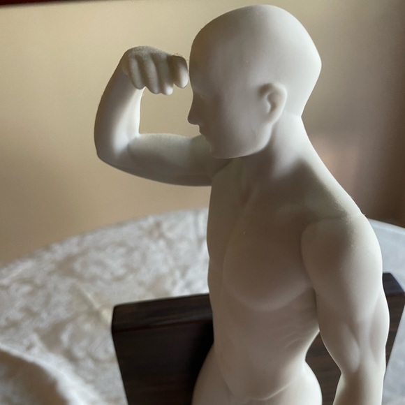 RETIRED 2008 ‘HIGHER LLADRO’ porcelain figurine-Item #01011899 - Picture 7 of 11